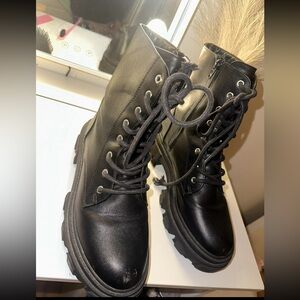Black Leather Chunky Lace Up Boots woman size 8